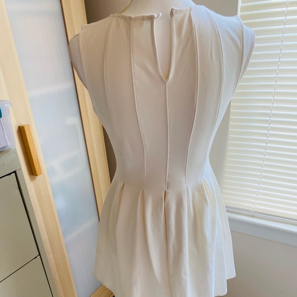 Adorable soft but structured ivory dress by Monteau Los Angeles - Picture 4 of 7